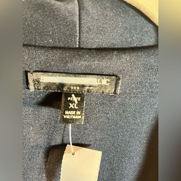 Banana Republic NWT, XL petite navy jersey,
Blazer/ jacket. Lovely fabric-staple - Picture 3 of 6